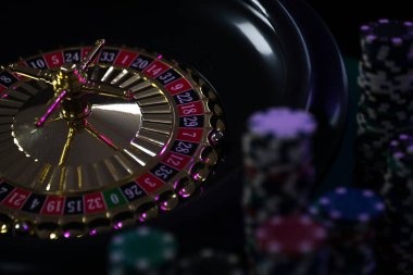 Our Money Train game screen beside live dealer table navigation